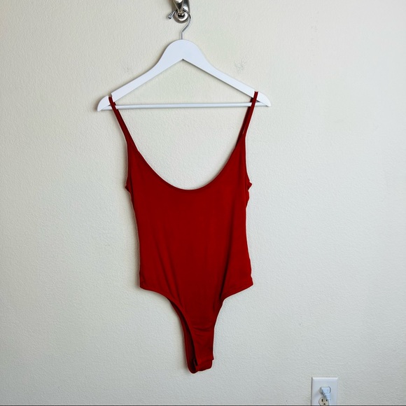 NWT PrettyLittleThing Rust Orange Strappy Jersey Scoop Neck Bodysuit - Picture 10 of 14